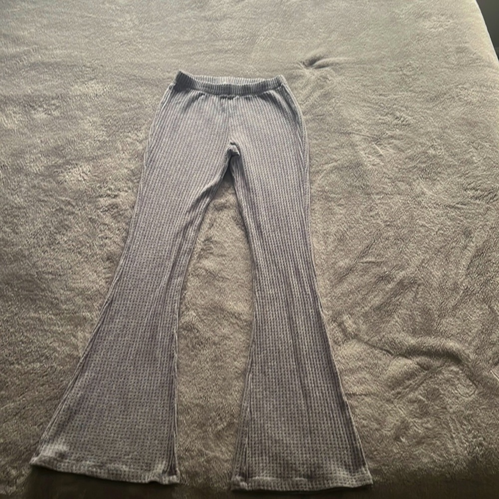 Light gray, waffle knit flared leggings